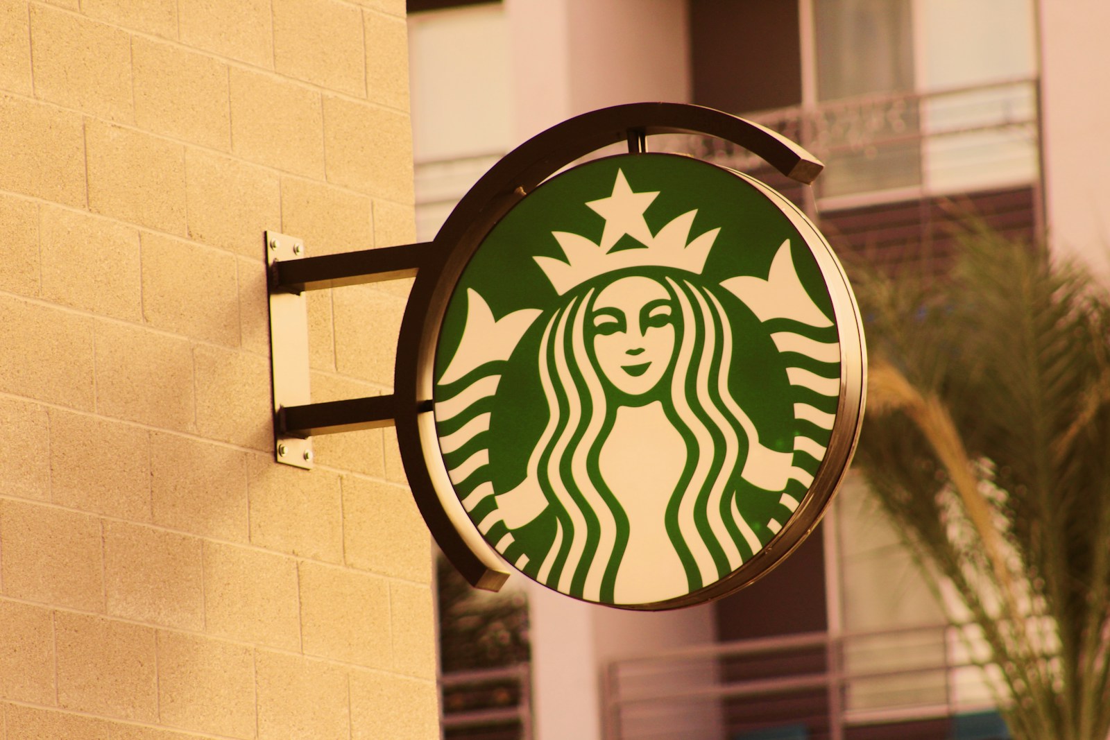 Starbucks settles NYC labor law violation claims